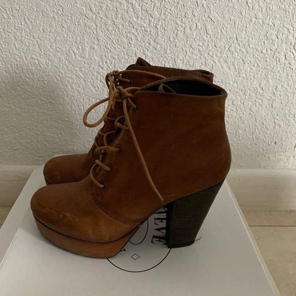Steve Madden Cognac size 9.0 booties - Picture 1 of 3